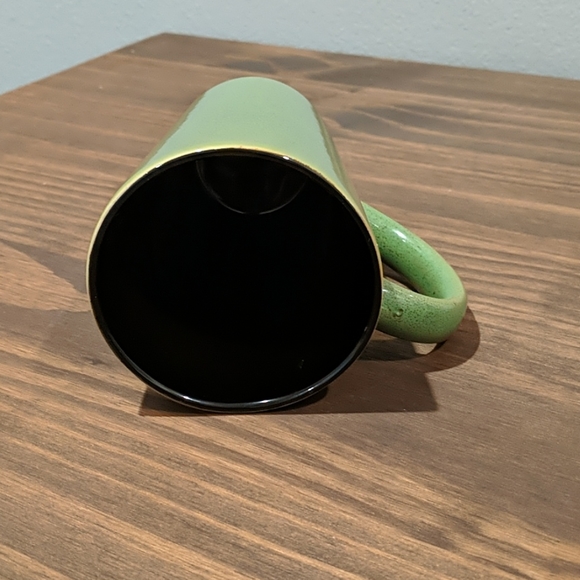 Tall green coffee mug with fleur de lis - Picture 3 of 3